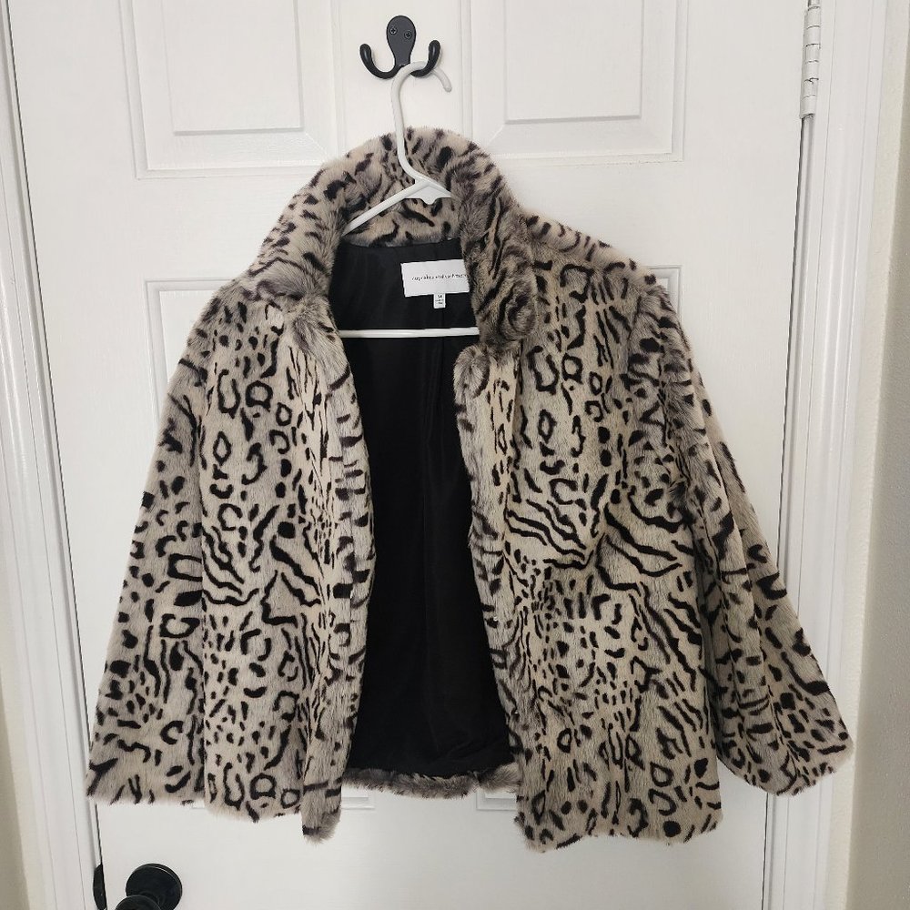 CUPCAKES AND CASHMERE LEOPARD PRINT FAUX FUR JACKET COAT SIZE MEDIUM